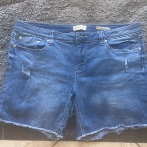Seven7 Sexy Relaxed fringe shorts